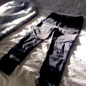 Madewell black jeans, stovepipe style. Hits above ankle, size 26